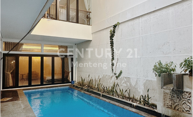 Luxury 3-Storey House for Rent in Menteng, Central Jakarta – 5+1 Bedrooms, Full Furnished, Private Pool, IDR 700 Million/Year