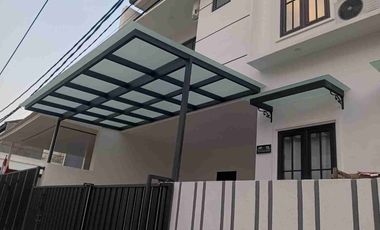 Rumah baru Araya di jalan Boulevard furnish disewakan langka & ciamik