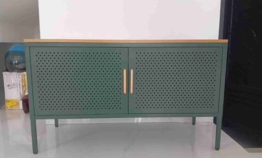 Rumah baru Araya di jalan Boulevard furnish disewakan langka & ciamik