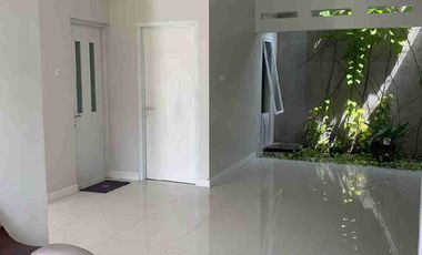 DI JUAL RUMAH 2 LANTAI BAGUS NAN CANTIK STRATEGIS DEKAT YARSI JAKARTA PUSAT