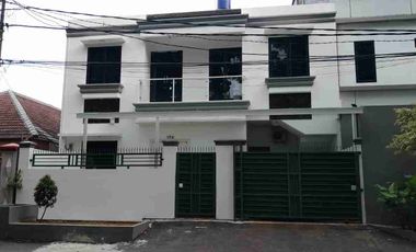 DI JUAL RUMAH 2 LANTAI BAGUS NAN CANTIK STRATEGIS DEKAT YARSI JAKARTA PUSAT