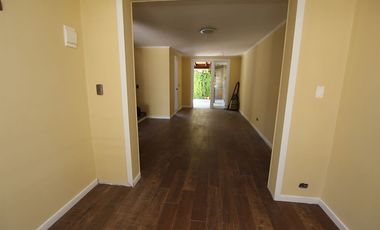 Se Vende Hermosa Casa en Calle Julio Onill, Buin