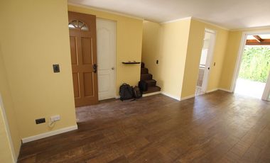 Se Vende Hermosa Casa en Calle Julio Onill, Buin