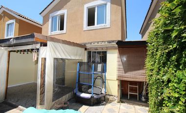 Se Vende Hermosa Casa en Calle Julio Onill, Buin