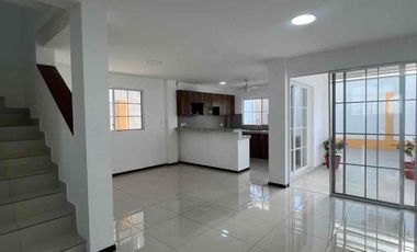 Alquilo Casa de 3 habitaciones + estudio en planta baja (que puede ser habit auxiliar) en Terranostra