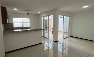 Alquilo Casa de 3 habitaciones + estudio en planta baja (que puede ser habit auxiliar) en Terranostra