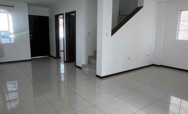 Alquilo Casa de 3 habitaciones + estudio en planta baja (que puede ser habit auxiliar) en Terranostra