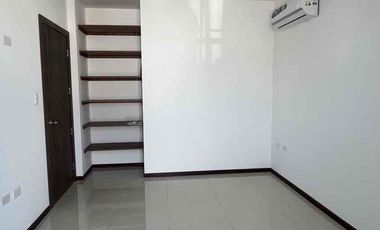 Alquilo Casa de 3 habitaciones + estudio en planta baja (que puede ser habit auxiliar) en Terranostra