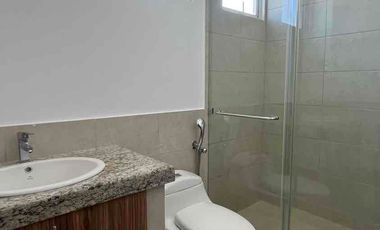 Alquilo Casa de 3 habitaciones + estudio en planta baja (que puede ser habit auxiliar) en Terranostra