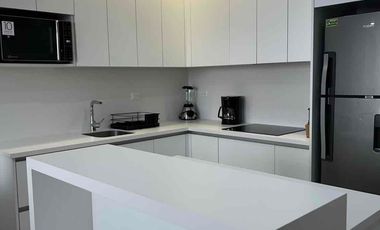 Se vende Departamento esquinero 3 habit en edificio de Lujo Titanium frente al C.C el dorado