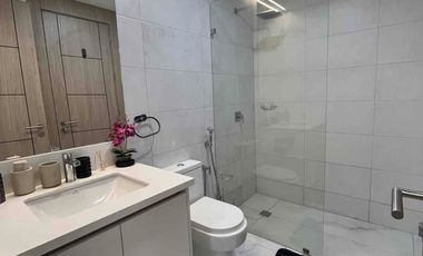 Se vende Departamento esquinero 3 habit en edificio de Lujo Titanium frente al C.C el dorado