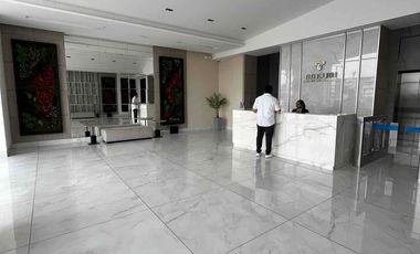 Se vende Departamento esquinero 3 habit en edificio de Lujo Titanium frente al C.C el dorado