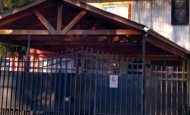 VENDO  CENTRICA CASA CON EXCELENTE UBICACION A PASOS DE NUEVO INSTITUTO TELETON CHILLAN