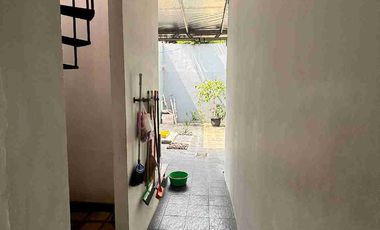 dijual rumah strategis lantai bawah luas tidak ada sekat buat usaha LT300LB419 di bulevard dekat Mall Grand Galaxy