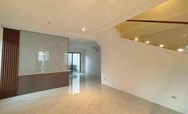 5 Bedroom For Sale at BF Homes Parañaque