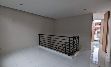 FOR SALE! A SPACIOUS HOUSE IN A STRATEGIC LOCATION IN PONDOK KOPI BEKASI AT AN AFFORDABLE PRICE