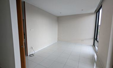 FOR SALE! A SPACIOUS HOUSE IN A STRATEGIC LOCATION IN PONDOK KOPI BEKASI AT AN AFFORDABLE PRICE