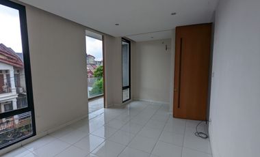 FOR SALE! A SPACIOUS HOUSE IN A STRATEGIC LOCATION IN PONDOK KOPI BEKASI AT AN AFFORDABLE PRICE