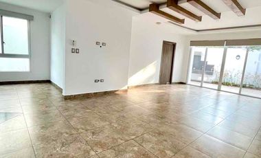 ACOGEDORA CASA EN LINDA URBANIZACION CON AREAS SOCIALES Y PARQUES