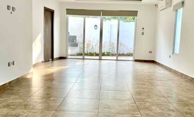 ACOGEDORA CASA EN LINDA URBANIZACION CON AREAS SOCIALES Y PARQUES