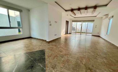 ACOGEDORA CASA EN LINDA URBANIZACION CON AREAS SOCIALES Y PARQUES