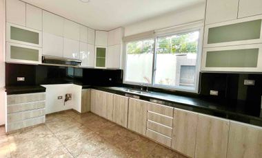 ACOGEDORA CASA EN LINDA URBANIZACION CON AREAS SOCIALES Y PARQUES