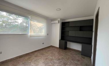 ACOGEDORA CASA EN LINDA URBANIZACION CON AREAS SOCIALES Y PARQUES