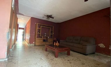 CASA EN LA ZONA CENTRO DE TLAQUEPAQUE PARA REMODELAR