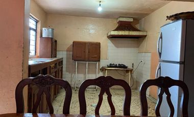 CASA EN LA ZONA CENTRO DE TLAQUEPAQUE PARA REMODELAR
