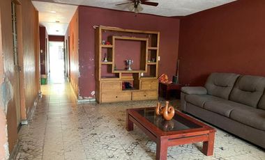 CASA EN LA ZONA CENTRO DE TLAQUEPAQUE PARA REMODELAR