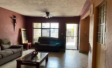 CASA EN LA ZONA CENTRO DE TLAQUEPAQUE PARA REMODELAR