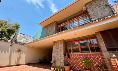 CASA Hermosa y Espaciosa EN VENTA sector de Puertas del Sol