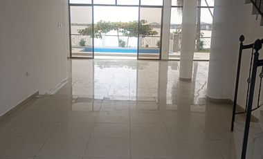 Casa de venta con vista al rio en Samborondon