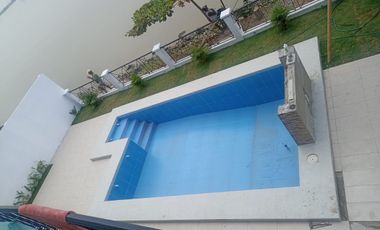 Casa de venta con vista al rio en Samborondon
