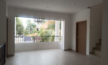 Casa de venta con vista al rio en Samborondon