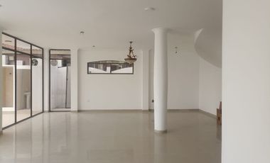 Casa de venta con vista al rio en Samborondon