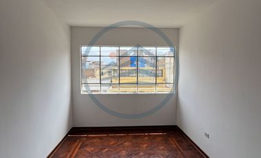 VENTA DE CASA CON 2 ESTACIONAMIENTOS