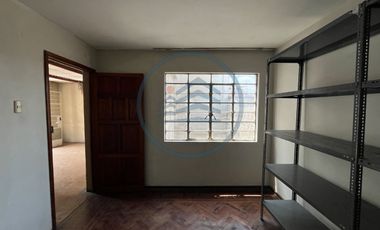 VENTA DE CASA CON 2 ESTACIONAMIENTOS