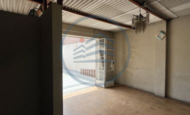 VENTA DE CASA CON 2 ESTACIONAMIENTOS