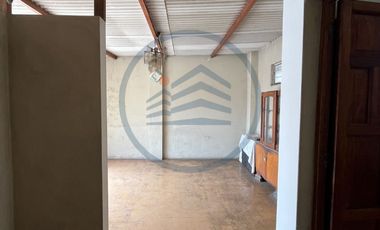 VENTA DE CASA CON 2 ESTACIONAMIENTOS