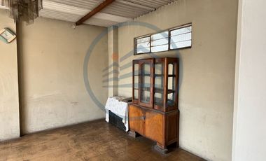 VENTA DE CASA CON 2 ESTACIONAMIENTOS