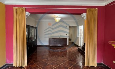 VENTA DE CASA CON 2 ESTACIONAMIENTOS