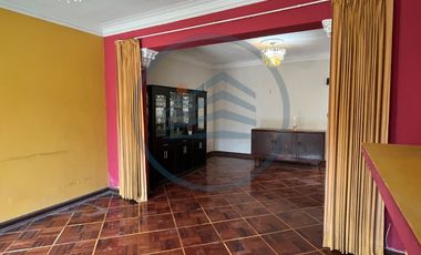 VENTA DE CASA CON 2 ESTACIONAMIENTOS