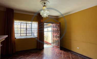 VENTA DE CASA CON 2 ESTACIONAMIENTOS