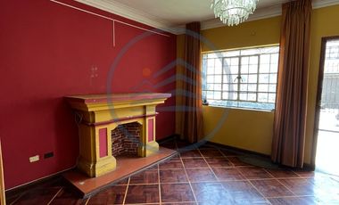 VENTA DE CASA CON 2 ESTACIONAMIENTOS