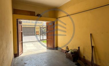 VENTA DE CASA CON 2 ESTACIONAMIENTOS