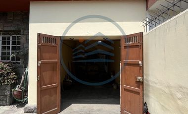 VENTA DE CASA CON 2 ESTACIONAMIENTOS