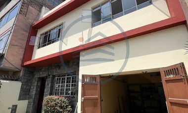 VENTA DE CASA CON 2 ESTACIONAMIENTOS