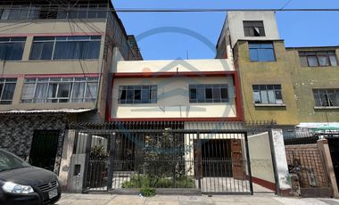 VENTA DE CASA CON 2 ESTACIONAMIENTOS