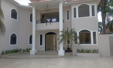 Casa de  alquiler con vista al rio en Samborondon